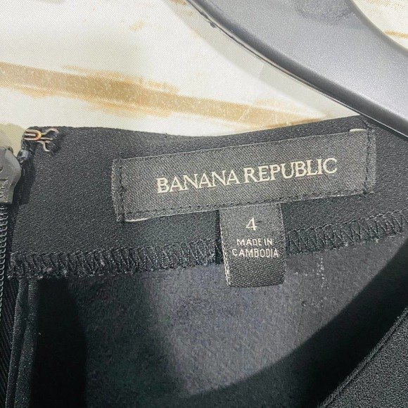 Banana Republic Black Round Neck Sleeveless Back Zip Dress Size 4 - Picture 2 of 7